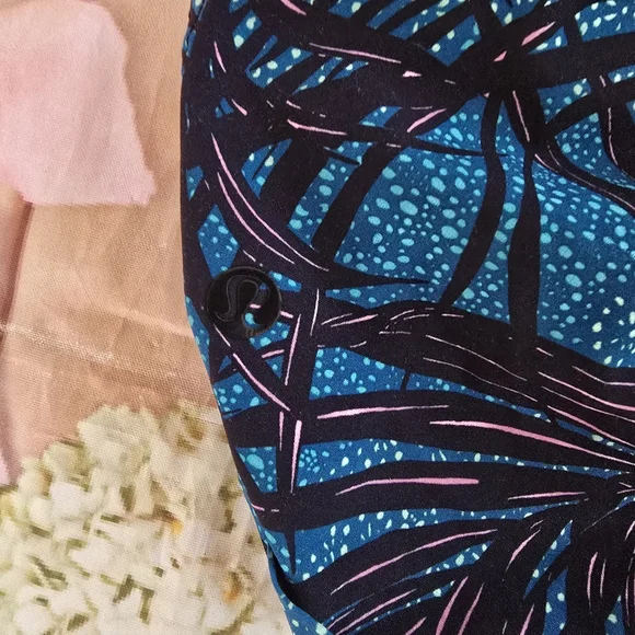 Lululemon Spring Break Away Shorts II - Picture 5 of 7